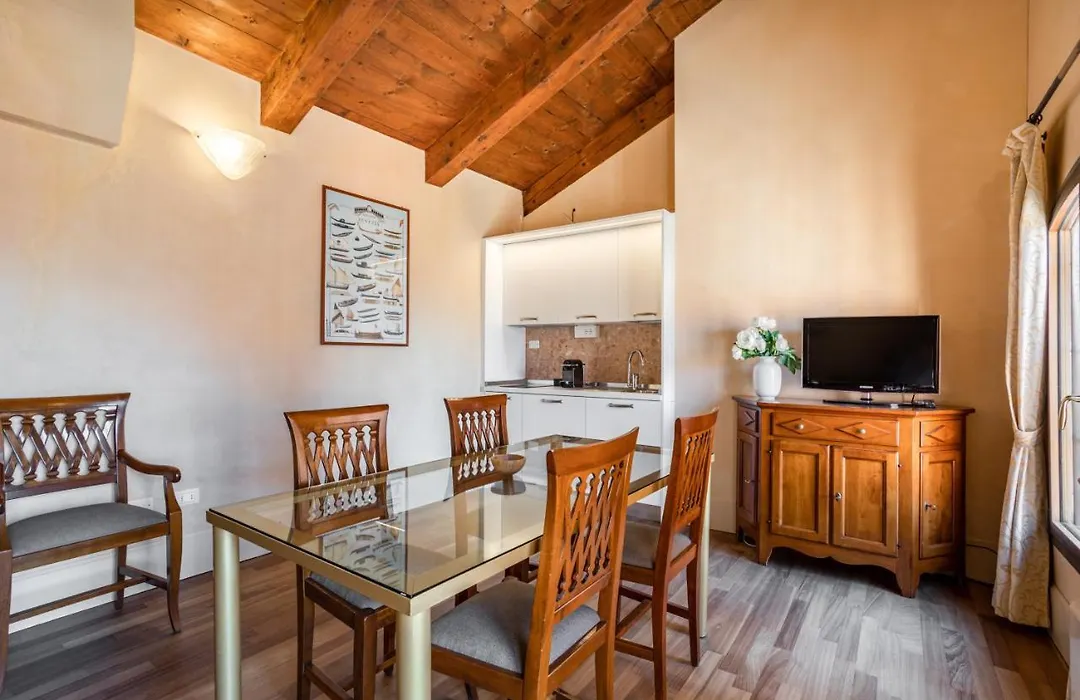Guesthost - Molino Stucky Residence Suites-1