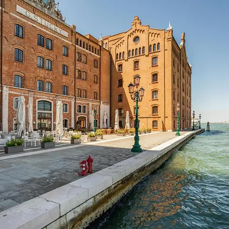 Guesthost - Molino Stucky Residence Suites-3